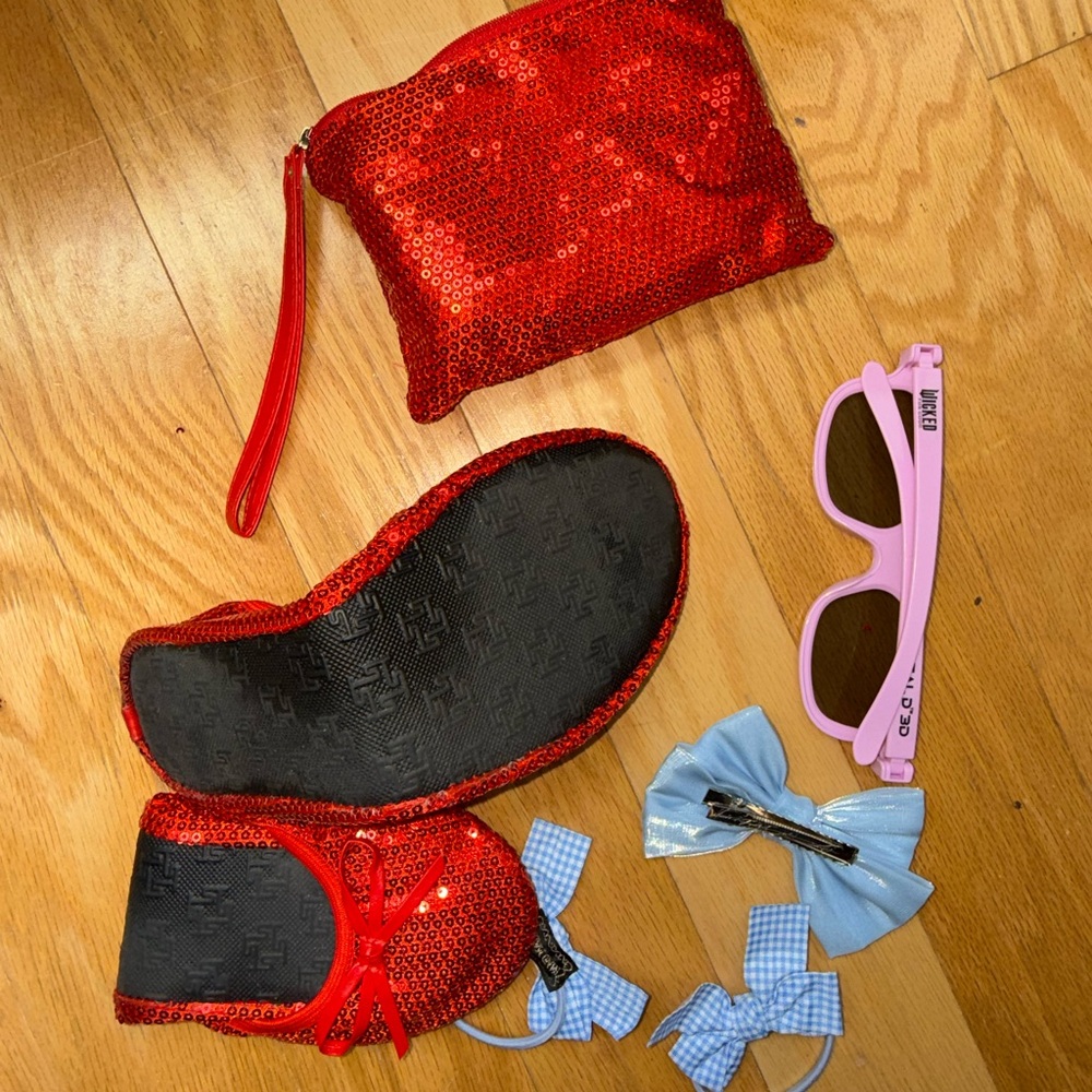 Dorothy Wizard of Oz Blue Gingham Suspender Dress and accessories - Picture 4 of 13